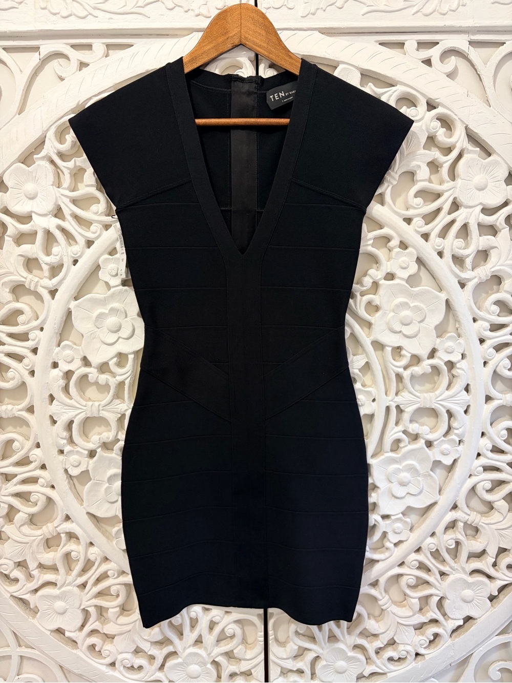 TEN by Babaton Flicker Dress Black Bandage Bodycon NWT Size S